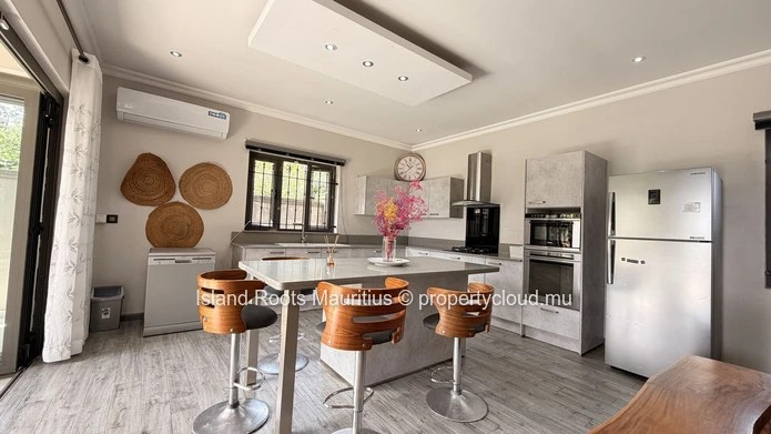 Grande maison de 4 chambres non loin de Mont Choisy Le Golf.