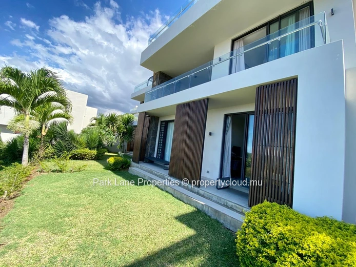 Contemporary living with sea view
