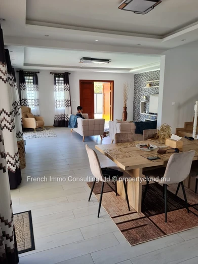 Superbe villa de 4 chambres a grand baie, jardin et piscine, prox super u