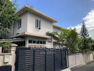 House, with beautiful garden, semi furnished for sale in Quatre Bornes.