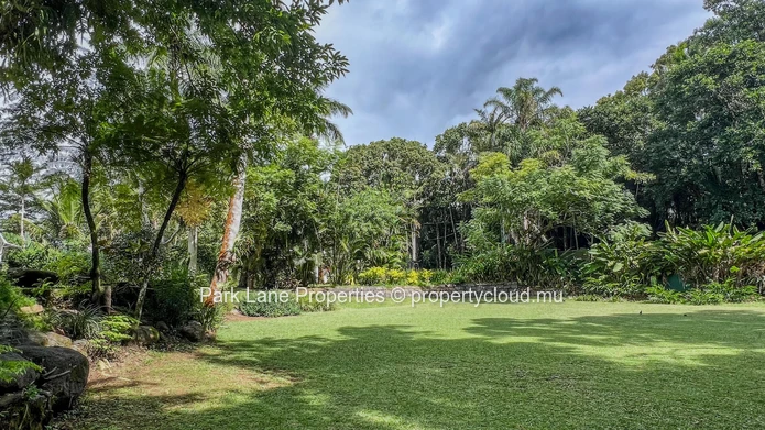 Spacieuse maison avec magnifique jardin dans un quartier résidentiel de Vacoas