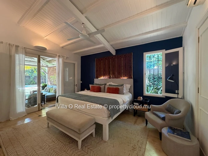 A true marvel, this lovely Creole house with 4 bedrooms, including 2 en-suite, and its vast colonial terrace exudes w...