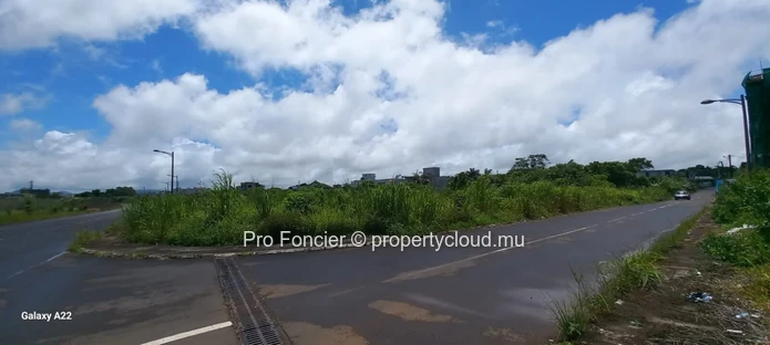 Terrain à vendre à Highlands – Emplacement stratégique en pleine expansion