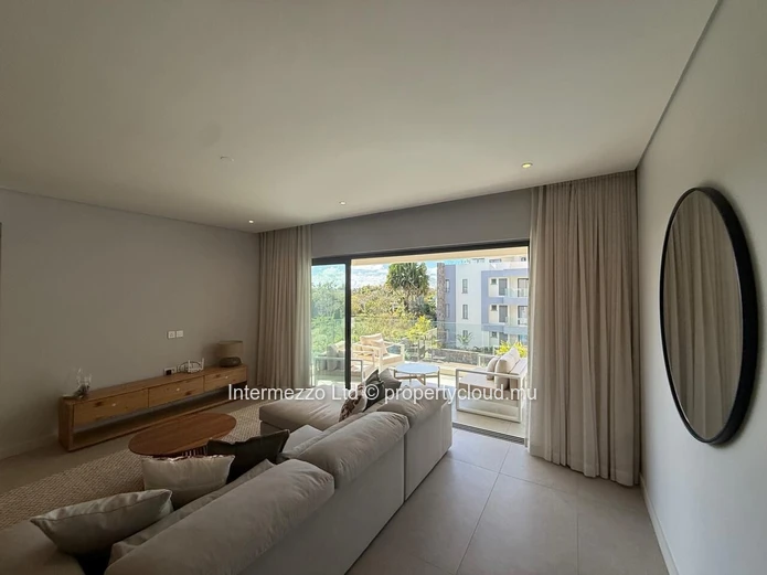Brand-New 3-Bedroom Apartment for Rent in Pereybere – Walk to Beach