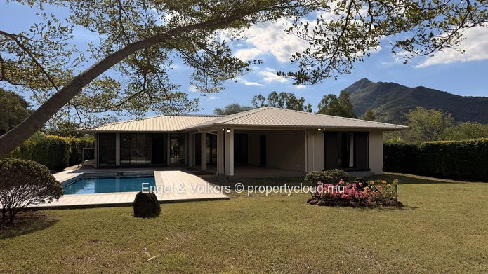 Spacious Villa with Pool in a Prestigious Gated Community near Black River