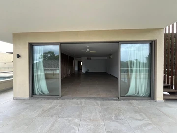 3 Bedroom Commercial Property