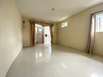 6 Bedroom House