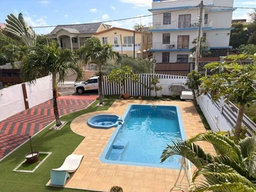 6 Bedroom House