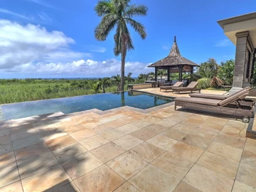 Spectacular colonial-style 4-bed villa 