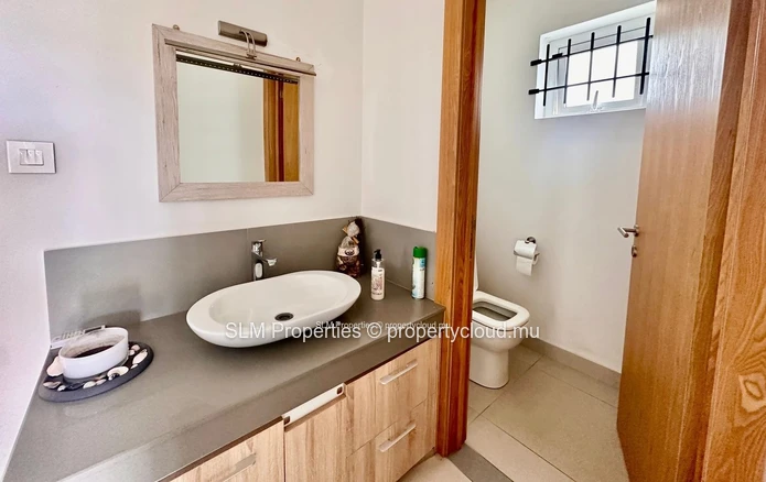 Maison moderne de 3 chambres à vendre à Bambou