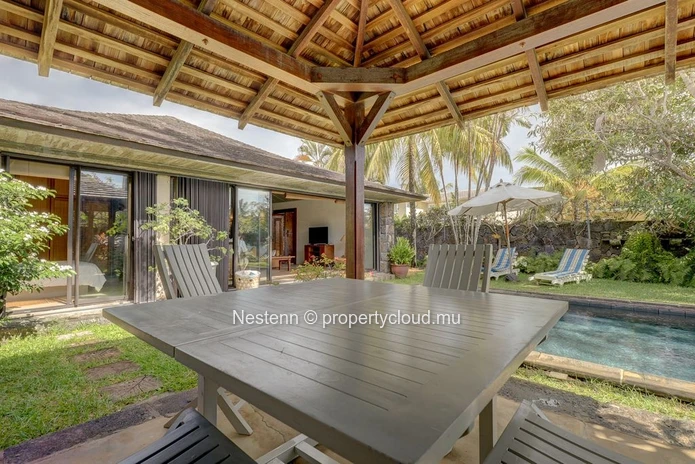 Bright 3-bed Balinese villa at Pointe d'Esny