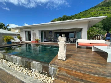 5 Bedroom Villa