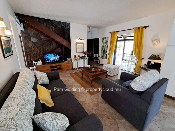 Mid-term rental villa ideally located in Trou aux Biches, available from April to September.
