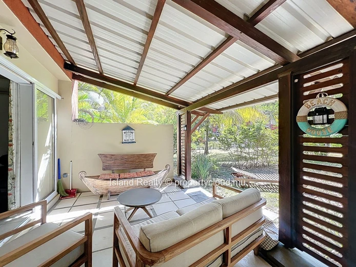 Modern 3-Bedroom Duplex – Direct Access to Shared Pool – Bain Boeuf – 1-Minute Walk to the Beach