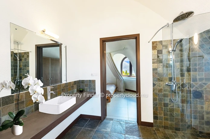 Villa 3 Chambres à Louer avec Piscine, Accès Salle de Sport et Vue sur Mer – Maurice