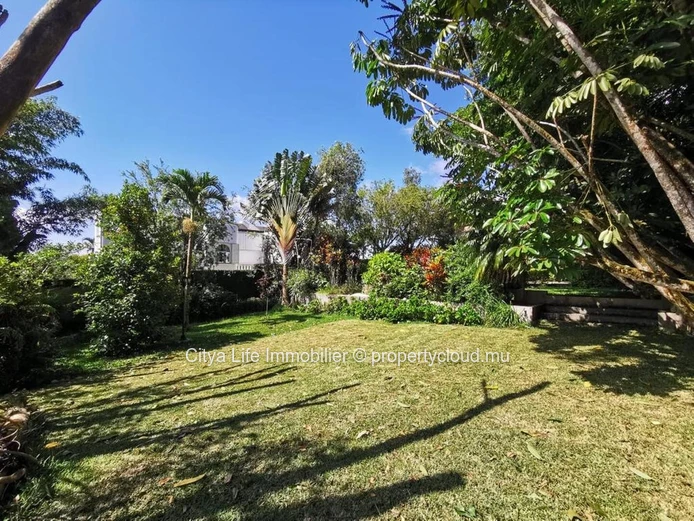 Luxurious Furnished House with Private Pool in Floréal - 560m² Living Area - Rs 120,000 rent