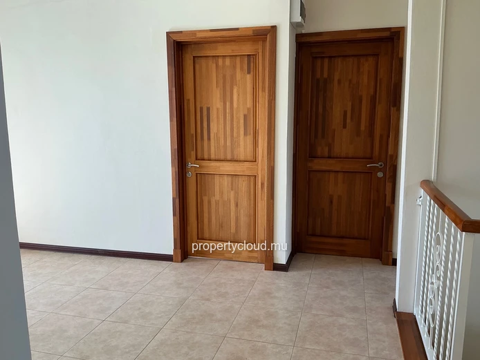 FOR RENT – Elegant 5-Bedroom Family Villa in Pereybère
