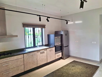 5 Bedroom Villa
