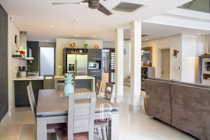 RIVIÈRE NOIRE – Marina duplex with private mooring – 3 bedrooms