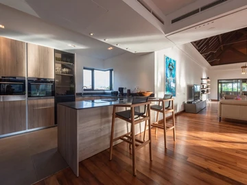 6 Bedroom Villa