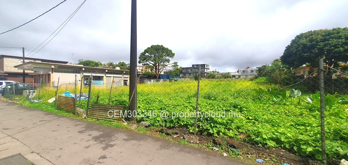 Terrain de 50 perches à vendre dans le Quartier Militaire