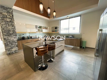4 Bedroom Villa