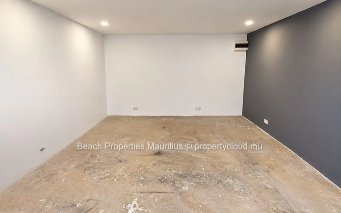 Commercial Space for Rent – 75 m² – Black River, Coastal Road