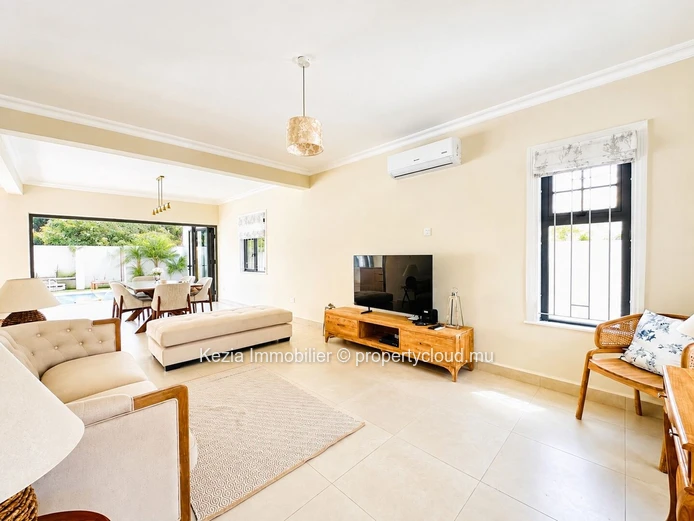 A Spacious Family Villa In Pereybere