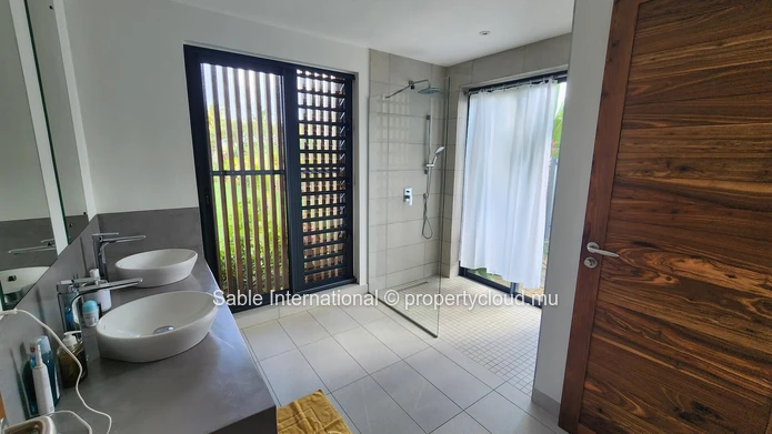 Villa de luxe avec piscine privée à Roches Noires! Entièrement meublée.