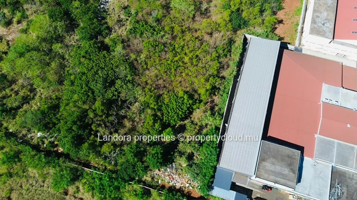 Terrains industriels de premier choix à Riche Terre : opportunité d'investissement stratégique
