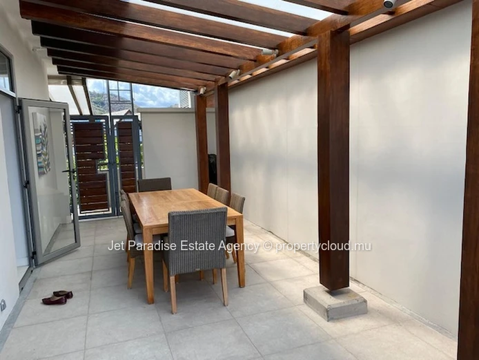 Luxury RES Penthouse with Private Pool & Stunning Views in Rivière Noire! 150m², Tennis Court, Fitness Room, Close to...