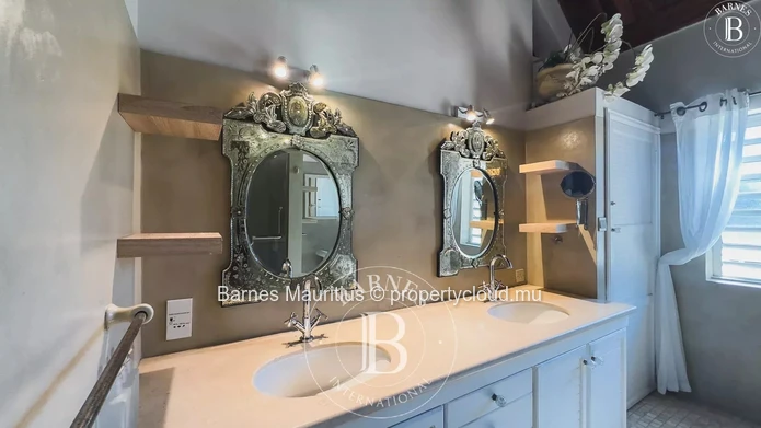 POINTE AUX CANONNIERS - Extraordinary Villa with 5 Bedrooms