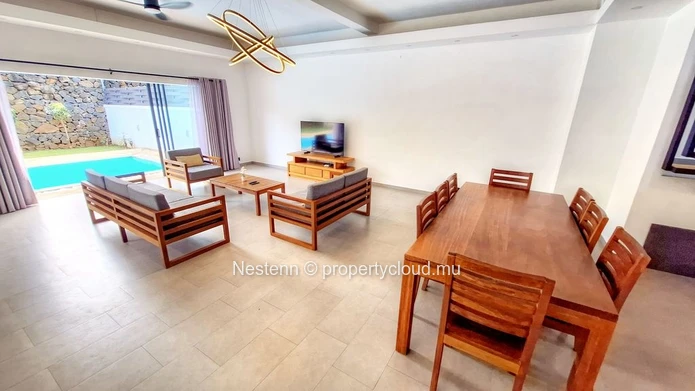 Spacious and bright 4 bedroom villa with its swimming pool