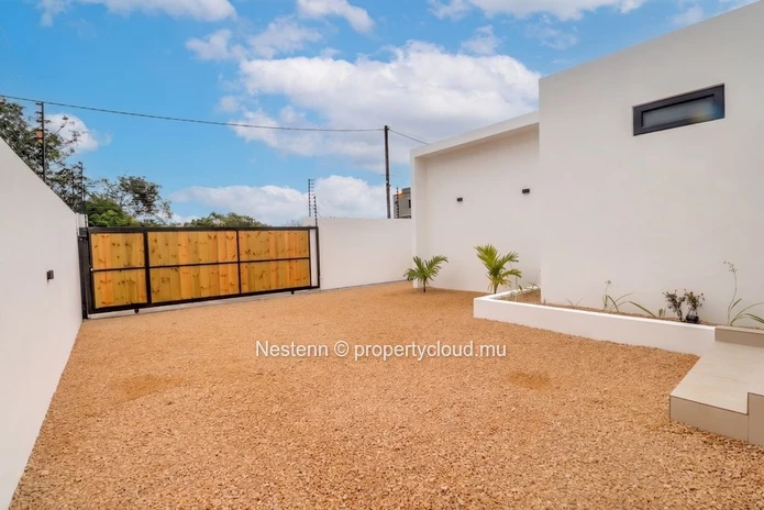 Maison moderne neuve avec piscine à Grand Baie