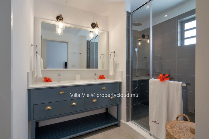 St Antoine - Appartement de 2 chambres avec piscine commune