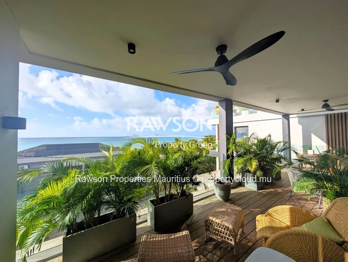 Duplex Penthouse 3 Chambres À Vendre À Pointe Aux Canonniers | Design Contemporain | Vue Mer | Piscine En Rooftop | €