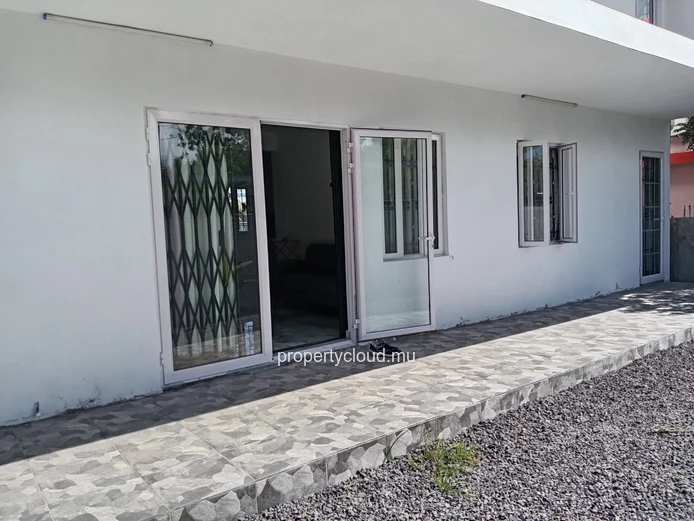 À Louer RDC Neuf, Entièrement Meublé, Sécurisé - 3 Chambres, Climatisation, Grand Baie/Pereybere - Animaux Bienvenus !