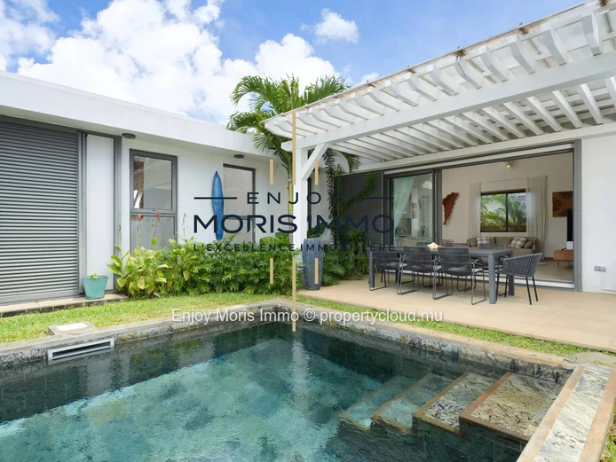Contemporary villa for sale in Grand Baie – Mauritius – 3 suites + independent studio – Pool – Secured residence