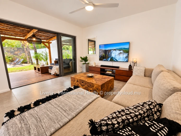 Coastal Living in an Exclusive Enclave