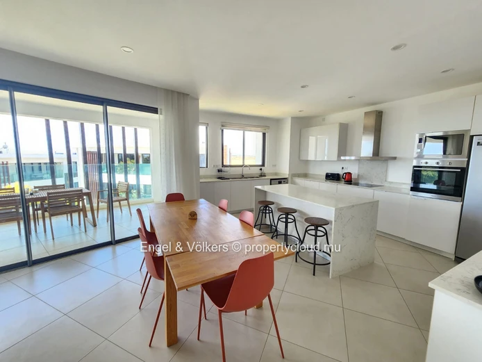 Elegant Top-Floor Luxury Apartment in the Heart of Grand Baie