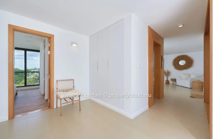 Luxury Penthouse with Stunning Views and Amenities in Mon Choisy - 158m², 3 en-suite Bedrooms, Communal Pool - 525 000€!