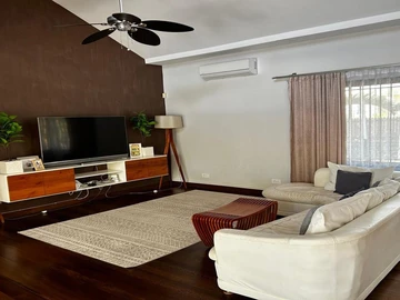 5 Bedroom Villa