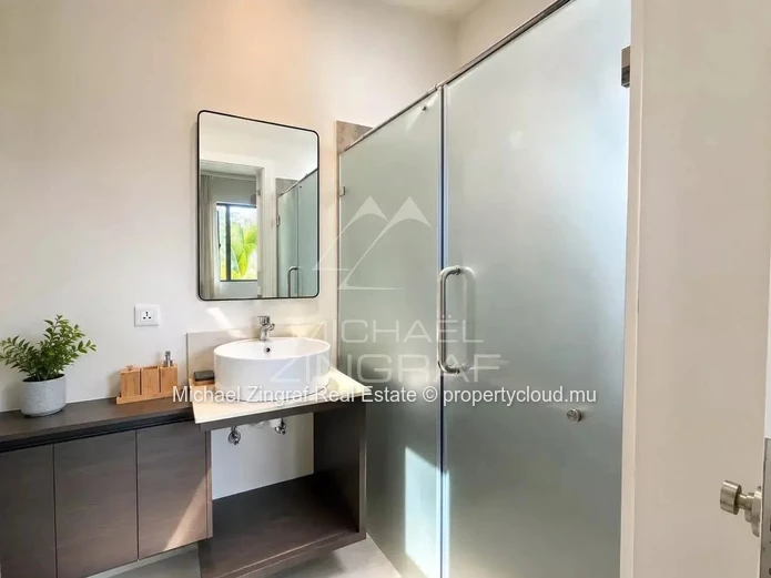 Élégant Appartement 3 Chambres avec Rooftop Privé à Flic en Flac