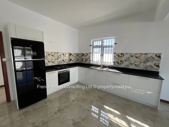 Villa neuve en vente locale, 5 chambres, piscine