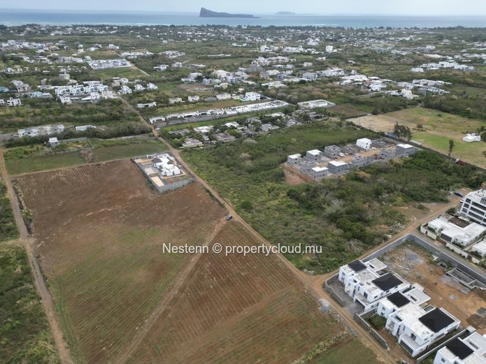 Residential land of 633m2 close to chemin 20 pieds