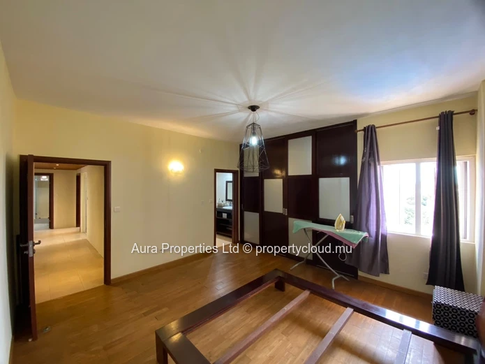 Spacieux 3 chambres 201m², grand séjour et cuisine équipée à Beau Bassin