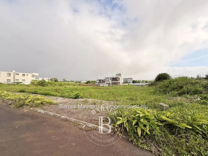 HIGHLANDS - Beau terrain à vendre - 627 m² (165 toises)