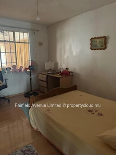 Local Commercial à vendre à Petit Verger, Moka. 300m², Vue montagne, Proche écoles, arrêt de bus, magasins. Rs 15M.
