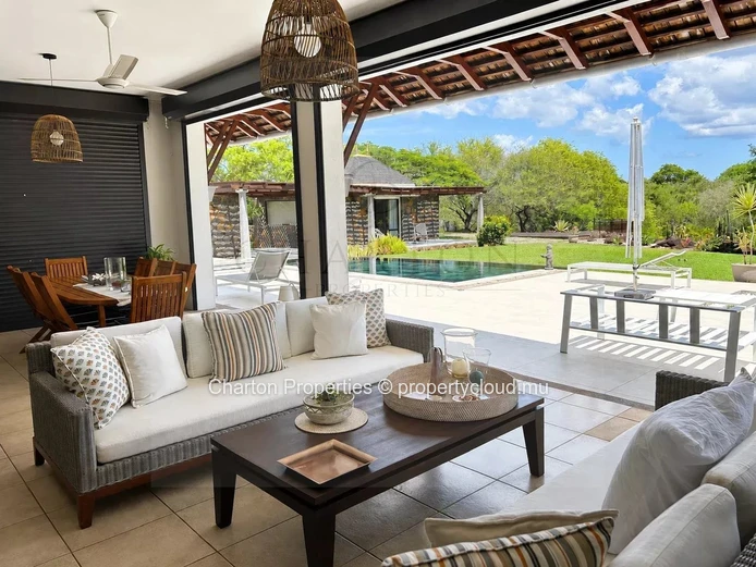 Propriété d’exception de 5 chambres au cœur d’un domaine golfique prestigieux