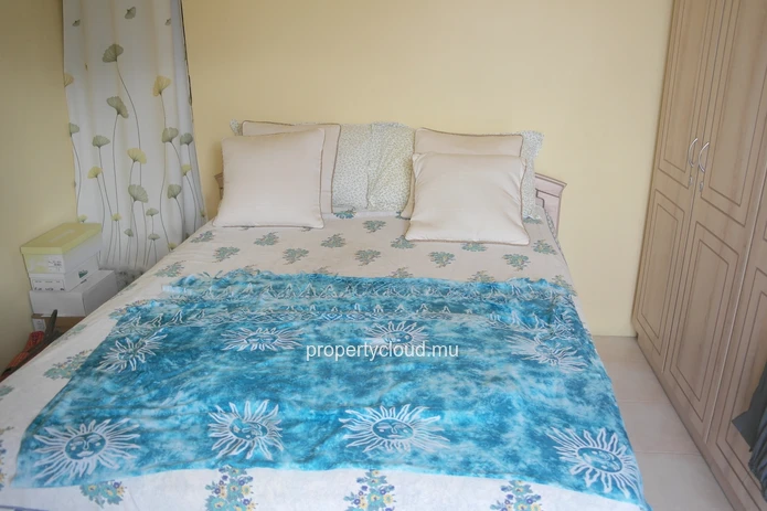 Flic en Flac à louer appartement 2 chambres dans villa à 300 mètres de la plage avec jardin commun